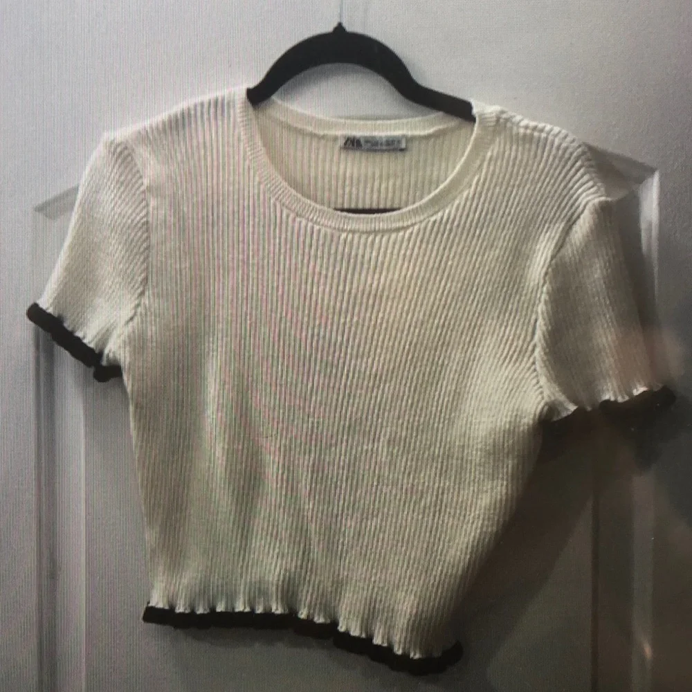 Zara Cream Ribbed Crop T-Shirt Short Sleeve - Picture 1 of 3